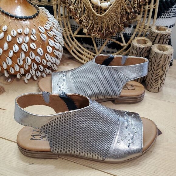 Miz Mooz Women's 10.5-11 WIDE /42 Darcie Pewter Sandal Leather Zip Textured Stud - Picture 13 of 13